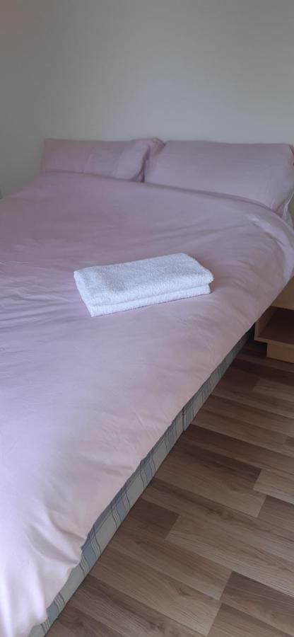 Our Guests Are Royal Apartment Wellingborough Bagian luar foto