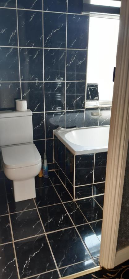 Our Guests Are Royal Apartment Wellingborough Bagian luar foto