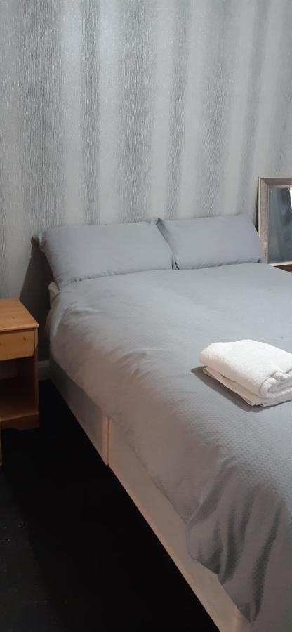 Our Guests Are Royal Apartment Wellingborough Bagian luar foto
